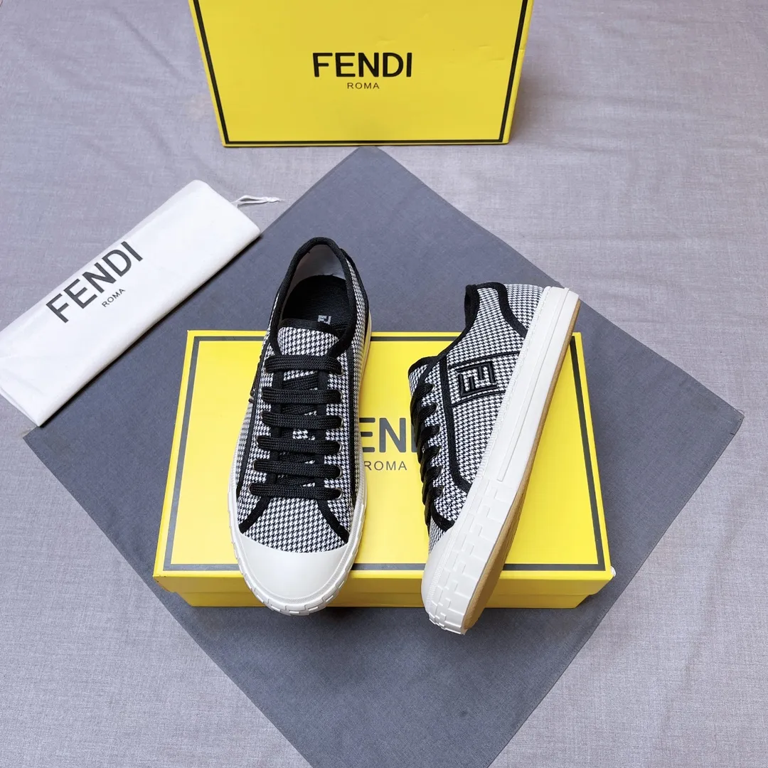 P380 men's shoes 💰Fendǐ Domino sneakers with jacquard FF pattern, embossed FF pattern on the toe, canvas upper, TPU customized outsole Size: 38-45 (customized for 45) No. 018